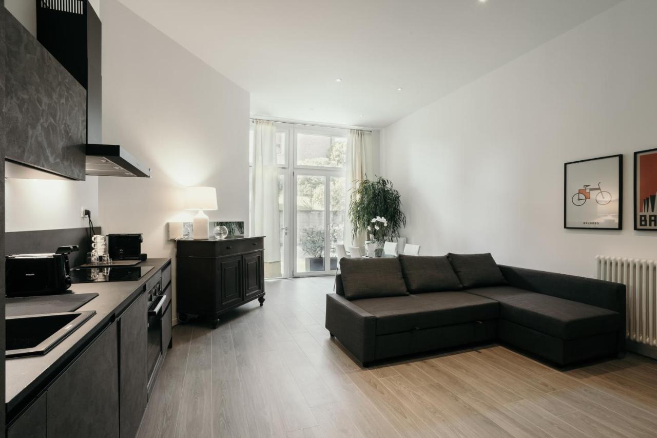 Caseospitali - 1, Grande Bilocale Con Arredo Design E Posto Auto Per 4