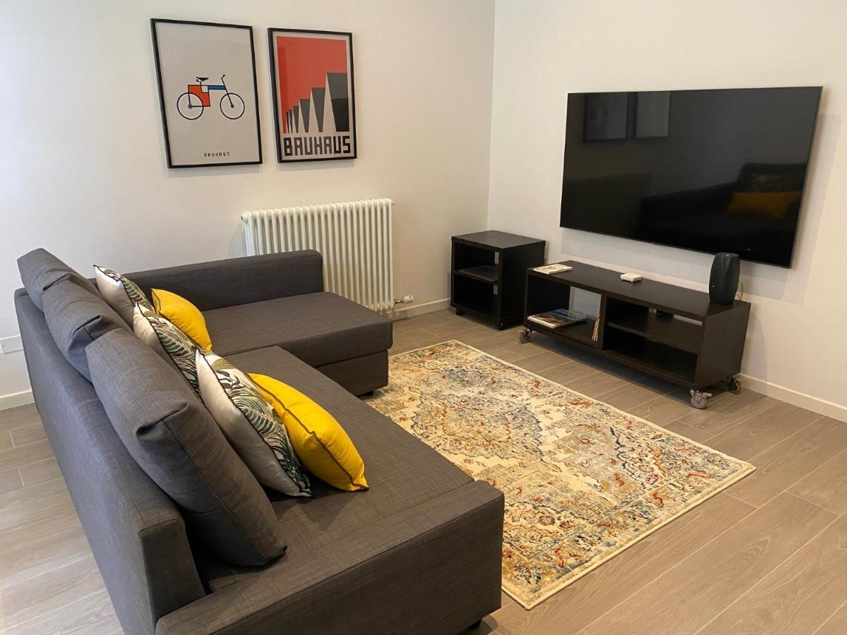 Apartment Caseospitali - 1, Grande Bilocale Con Arredo Design E Posto Auto Per 4 *