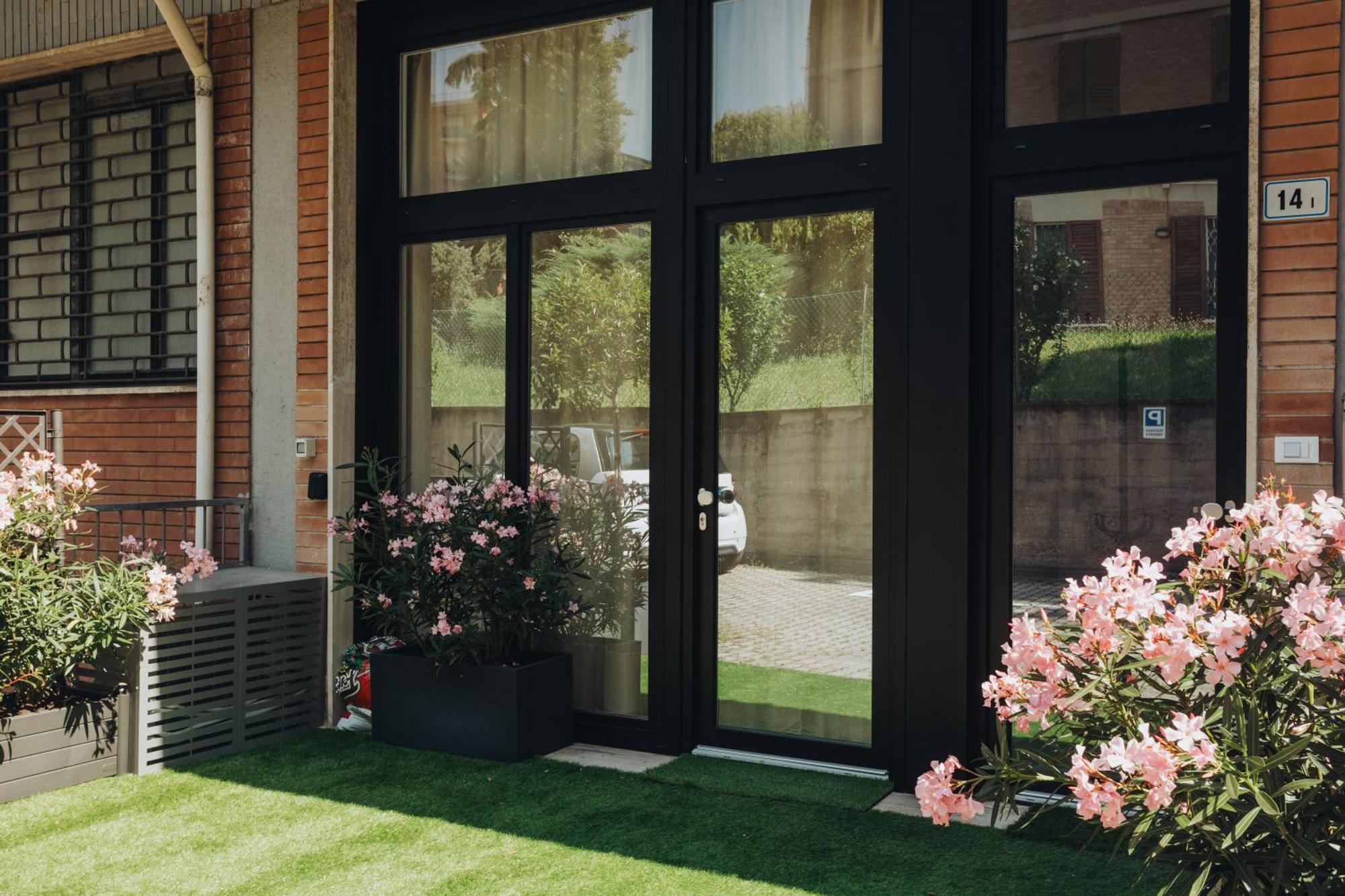 Apartment Caseospitali - 1, Grande Bilocale Con Arredo Design E Posto Auto Per 4